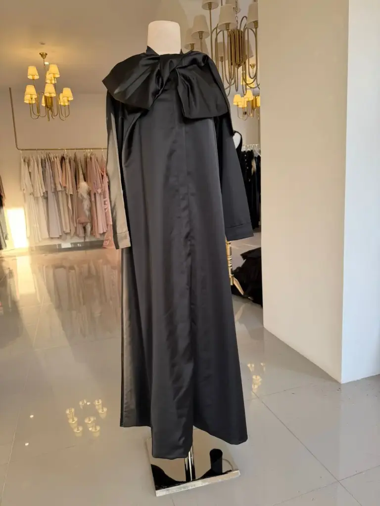 black a bow aby