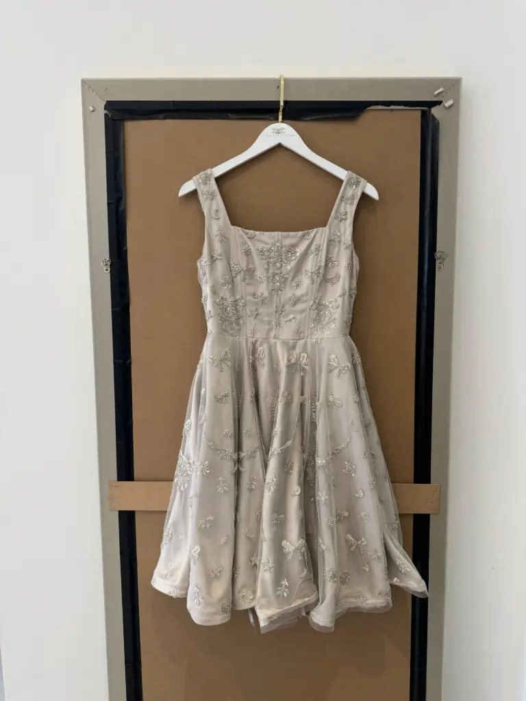 short dress beige