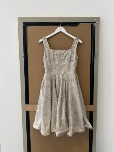 short dress beige